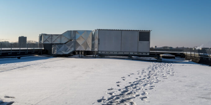 Build up of snow on a Commercial roof